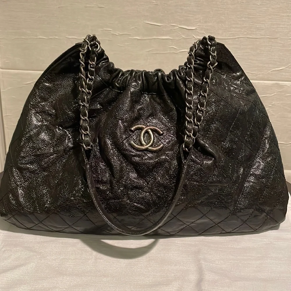Chanel Black Quilted Glazed Caviar Hobo Bag - Picture 2 of 9